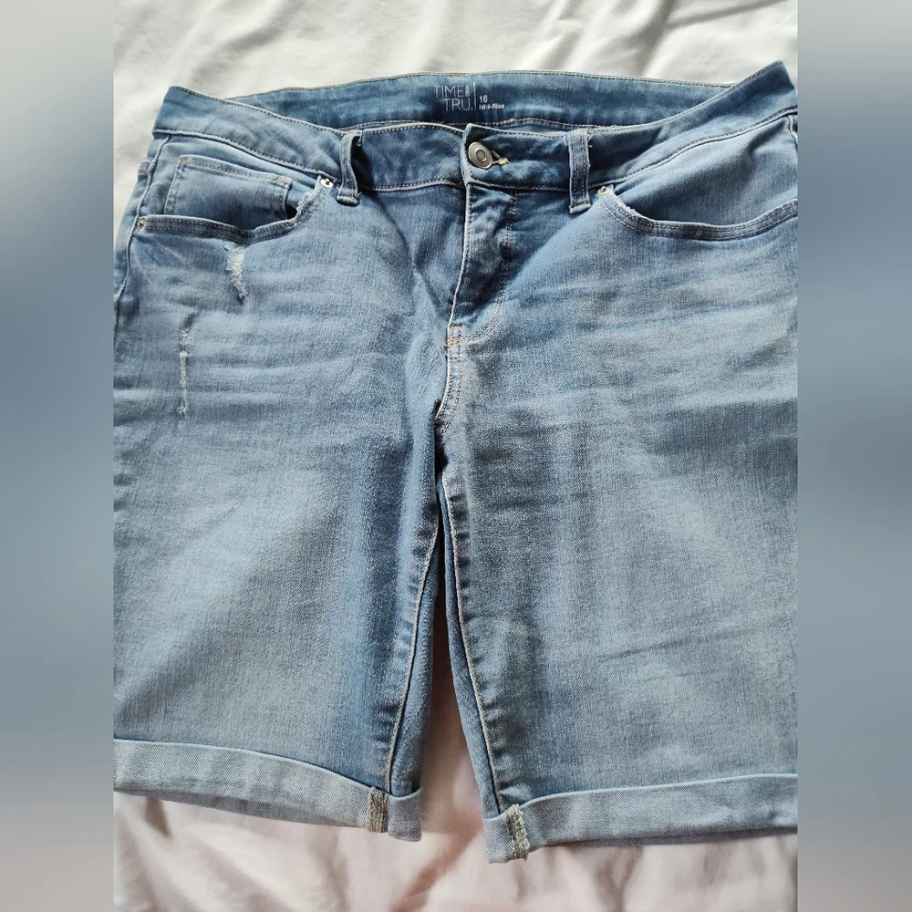 Time and Tru Ladies BlueJean Shorts. Size 16 Mid Rise. 10" Inseam. Distressed. - Picture 1 of 7